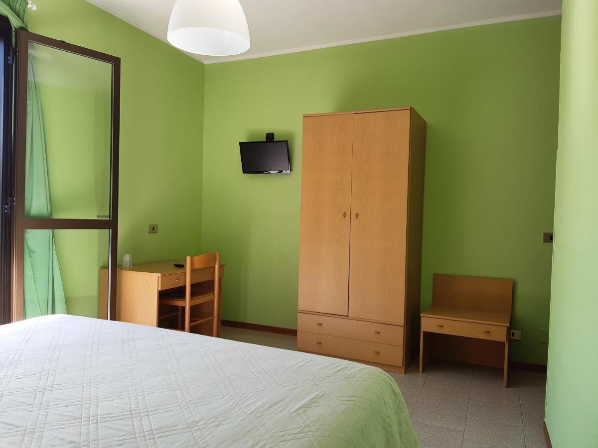 Hotel Battle Of Britain Амено Экстерьер фото